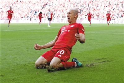 Arjen Robben decide volver para el desarrollo del fútbol holandés